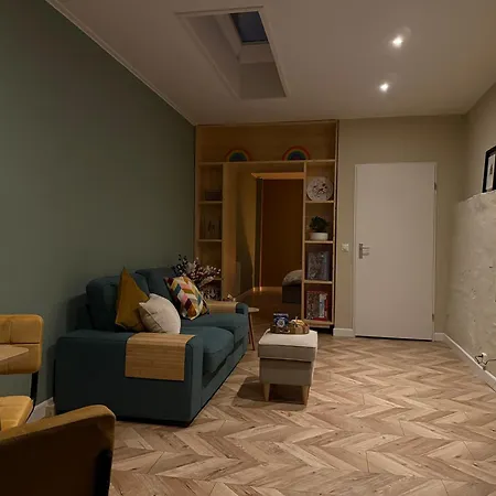 Cozy In The Centre Of *