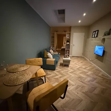 Cozy In The Centre Of *