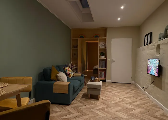 Cozy In The Centre Of *